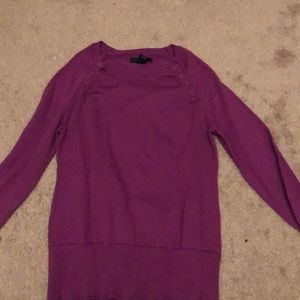 I’m selling a nice sweater or long sleeve top.